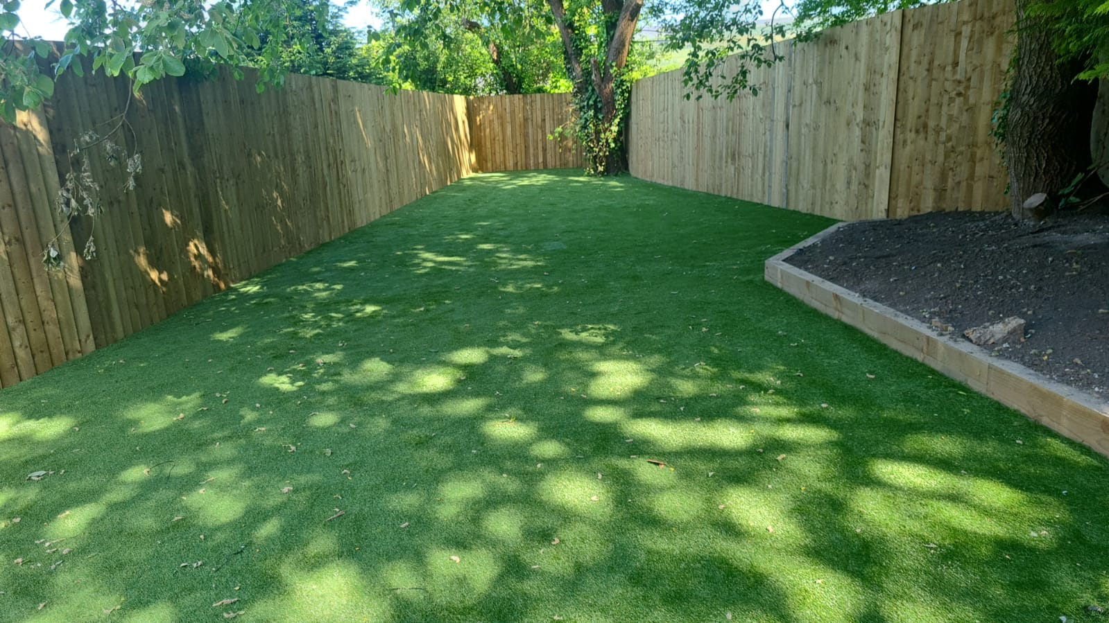 Parkside garden with raised bed